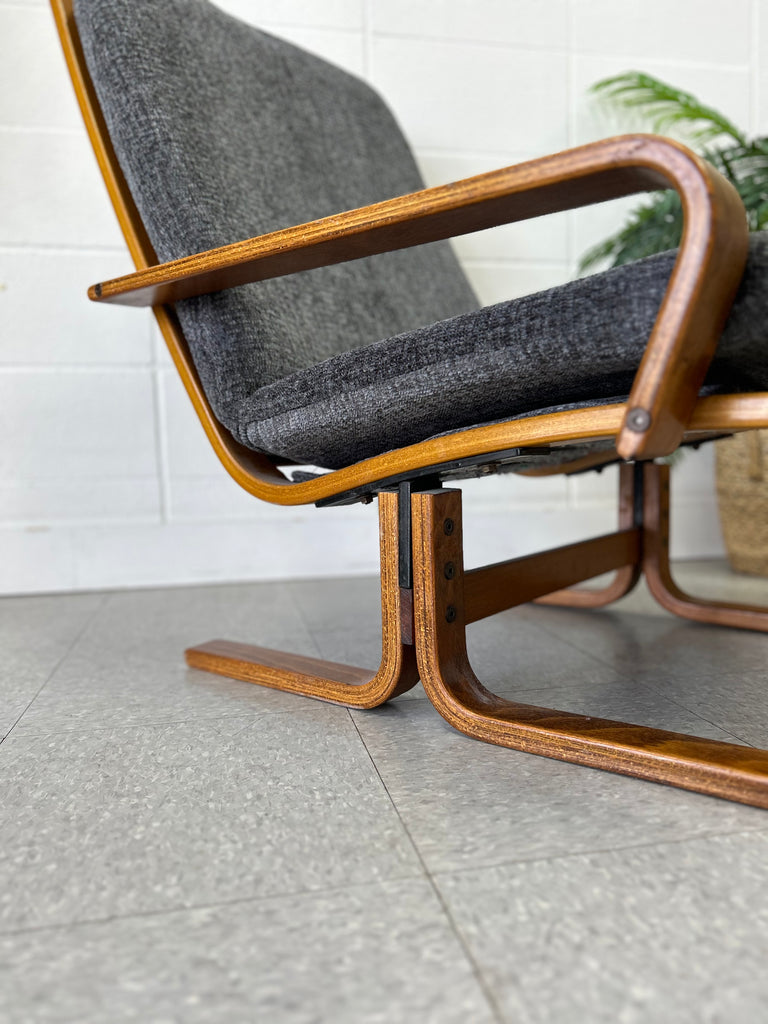 Bentwood lounge chair