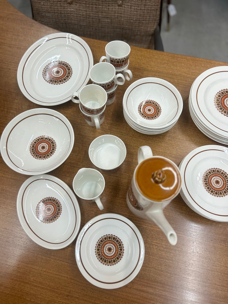 Swinnerton 1970’s dishset